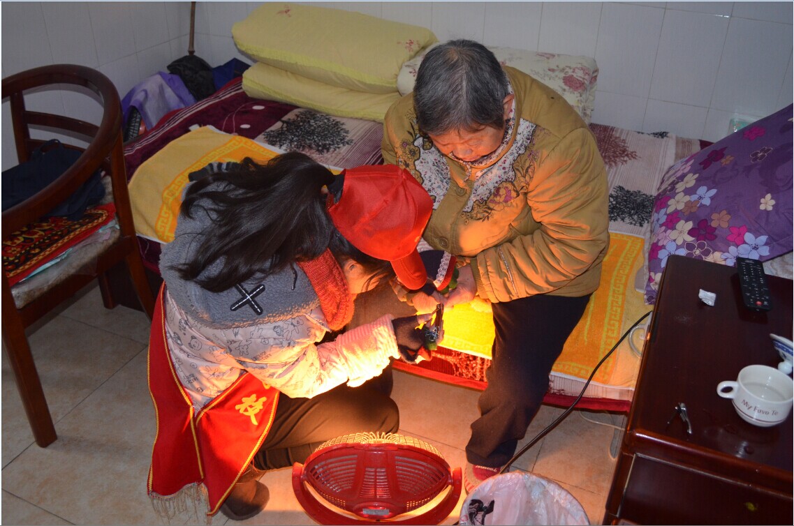 愛心獻(xiàn)社會(huì) 真情暖人間――校團(tuán)委開展敬老院慰問活動(dòng)