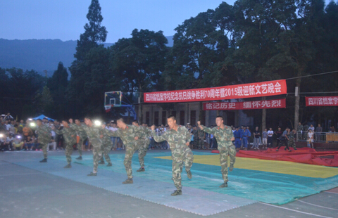 我校舉行紀(jì)念抗日戰(zhàn)爭(zhēng)勝利70周年暨2015級(jí)迎新文藝晚會(huì)