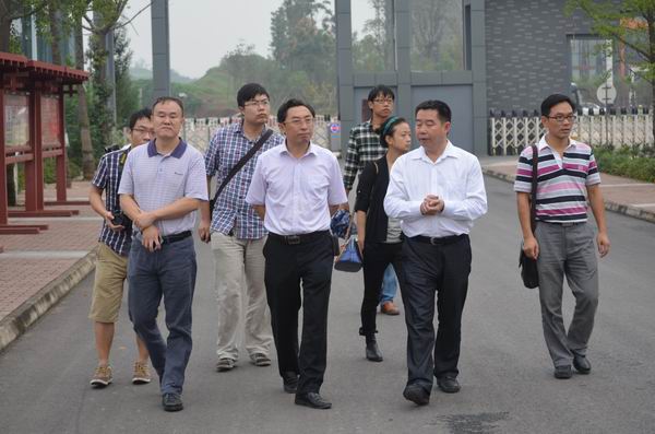 我校校長徐宏赴仁壽縣職教中心學校、仁壽一中北校區(qū)參觀學習