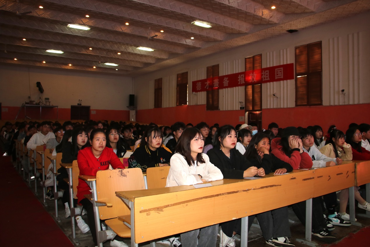 學(xué)黨史 強信念 跟黨走——校團委組織開展“開學(xué)第一堂團課”