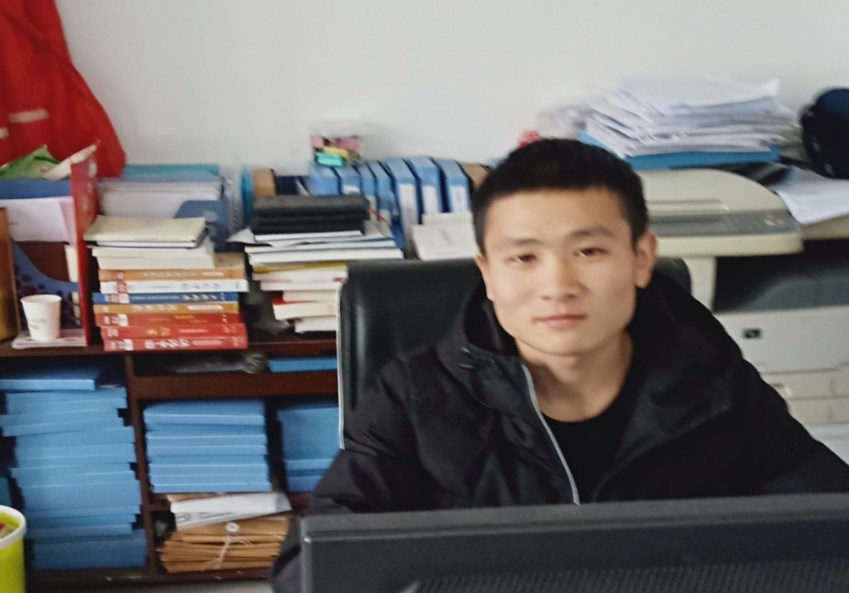 優(yōu)秀畢業(yè)生展播⑧： 厚土育新苗，人生綻風(fēng)采——何松
