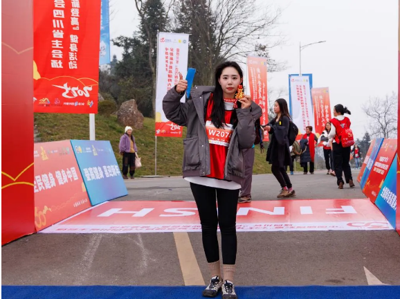 優(yōu)秀畢業(yè)生展播?：“職教生的天花板到底有多高？”——楊瀾