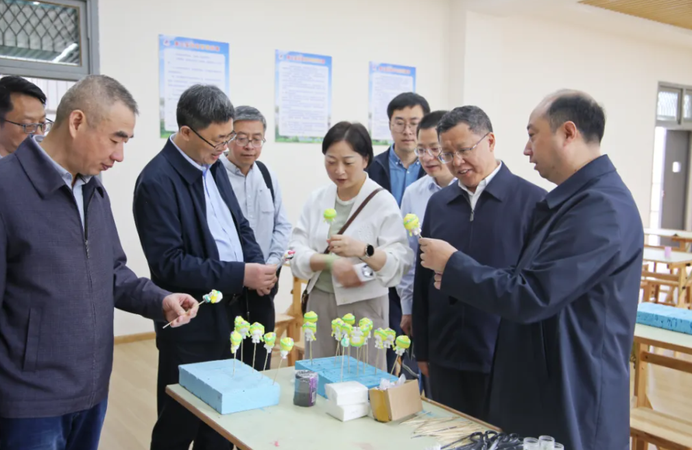 浙江省檔案館副館長王健一行來校調(diào)研指導